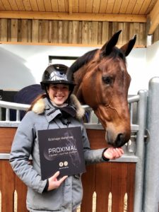 Flore Giraud, jeune cavalière internationale - Eclairage barn par PROXIMAL