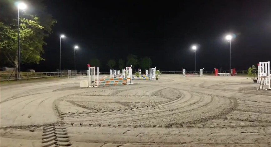 Lighting outdoor equestrian arena 80 x 40 m by PROXIMAL - Equestrian Center Le Menusé