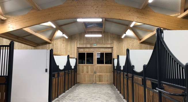 Stud Lebas : stables and horse arena lighting