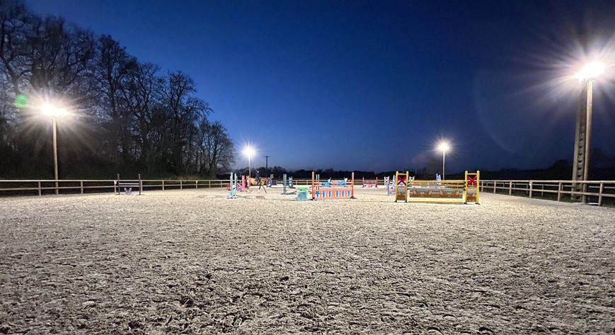 Malouine Active Stable: lighting outdoor arena